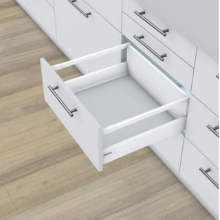 Casserolier blanc monté sur mesure standard