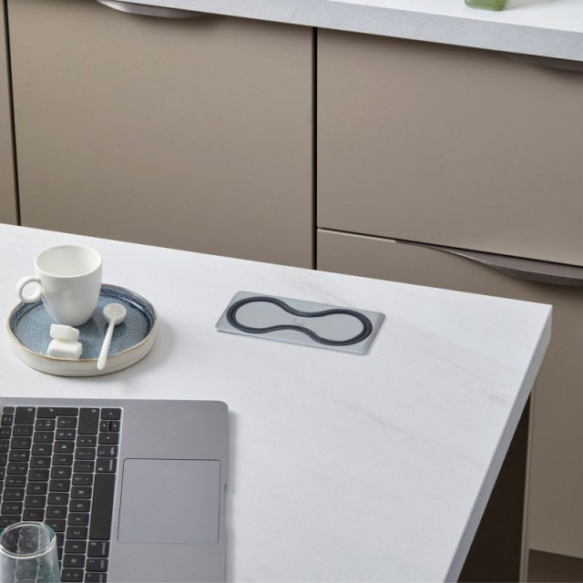 Bloc 2 prises EIGHT IP44 rectangulaire affleurant à encastrer dans un plan de travail, Inox brossé
